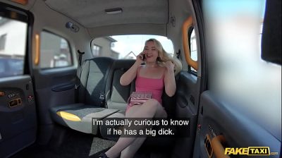 Grosse blonde Ann Joy séduit le copain de sa belle-sœur