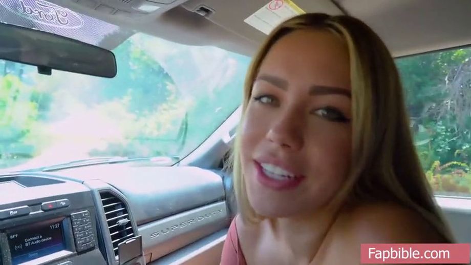 Belle-fille chevauche la bite de son beau-père vicieux
