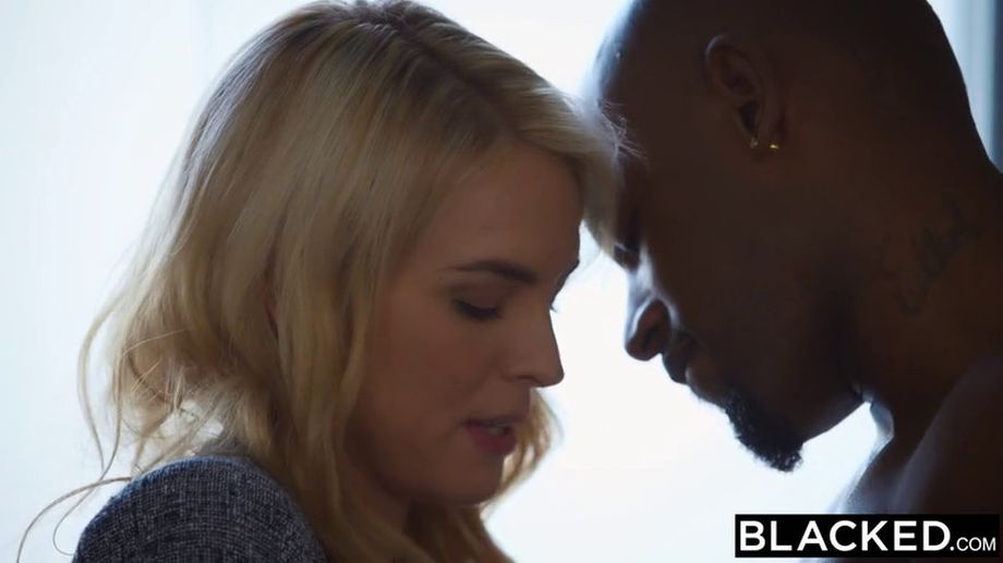 Salope amateur se fait défoncer en cowsalope après une gorge profonde