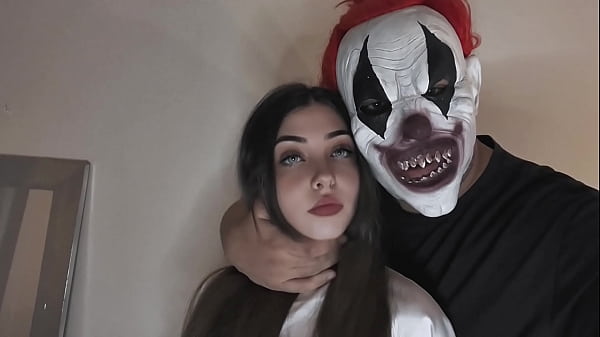 Belle-fille asiatique de 18 ans baisée hard