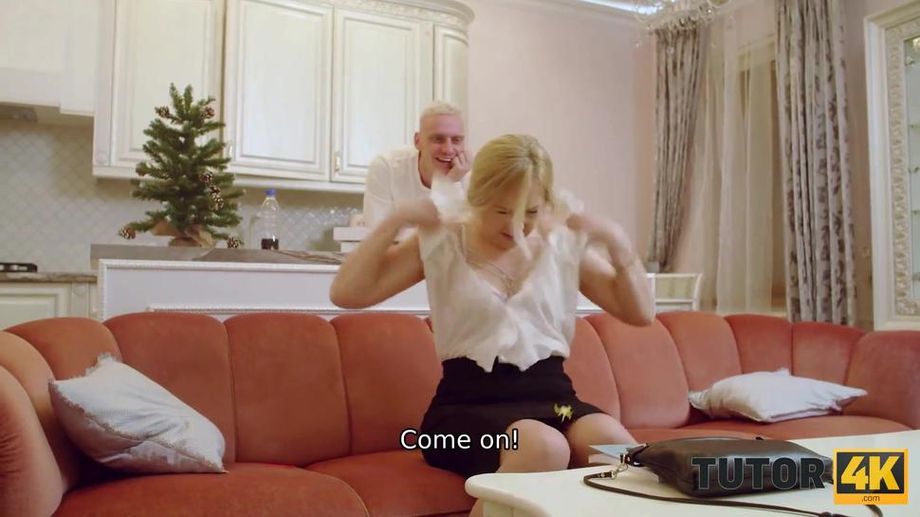 Une femme mûre suce une bite et se fait lécher par son beau-fils